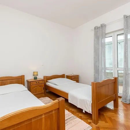 Apartment Duce Beach Дуче