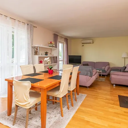 Апартаменты Apartment Duce Beach